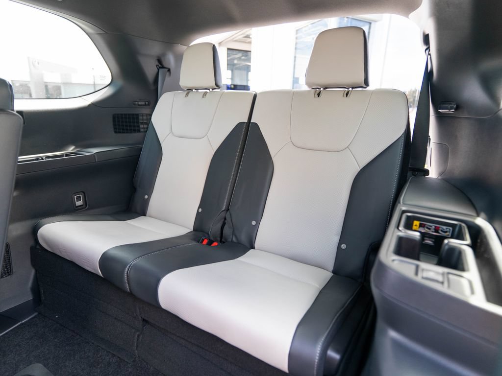 New 2026 Lexus TX 500h AWD image 36