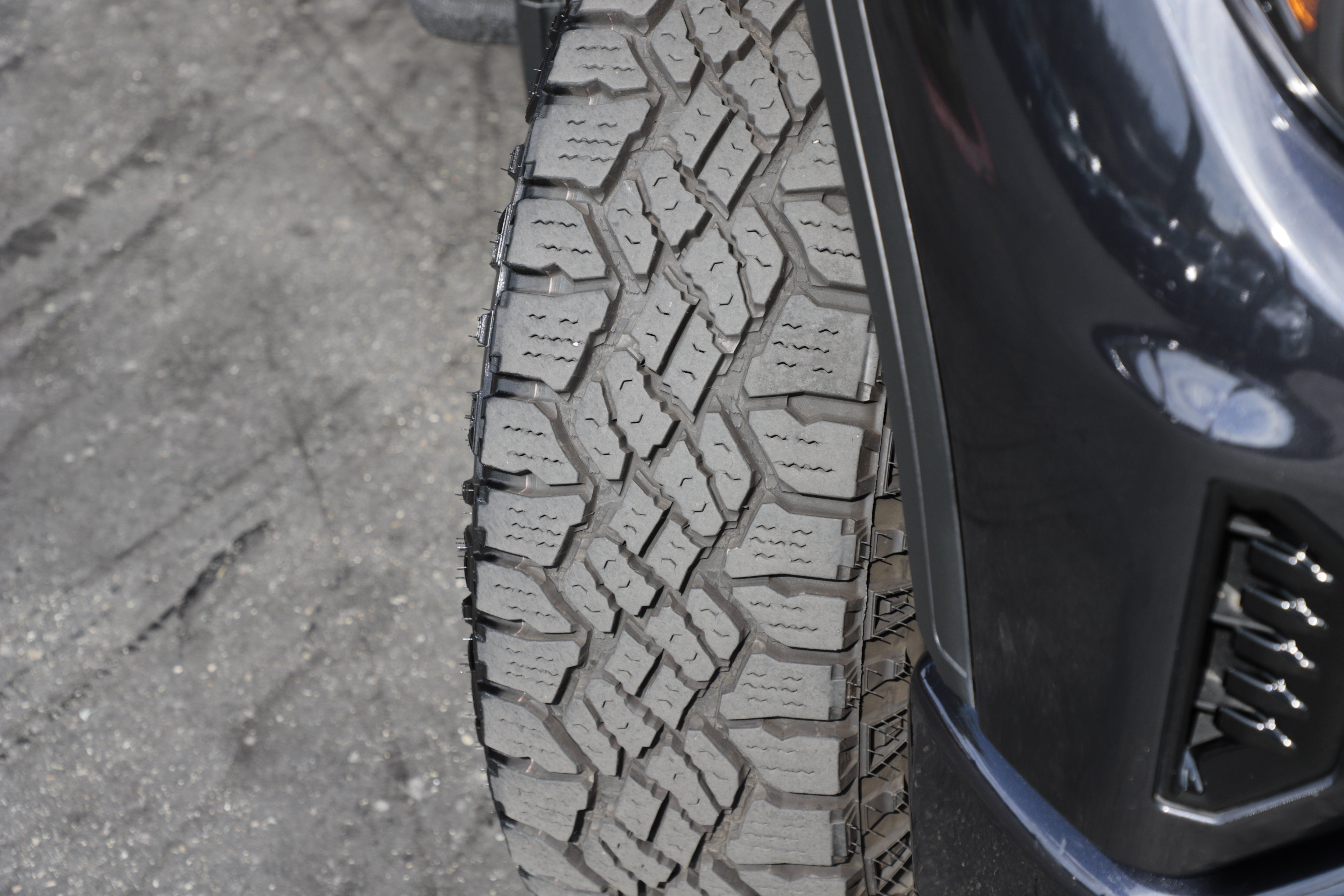 Used 2022 GMC Sierra 1500 AT4X AWD/4WD image 3