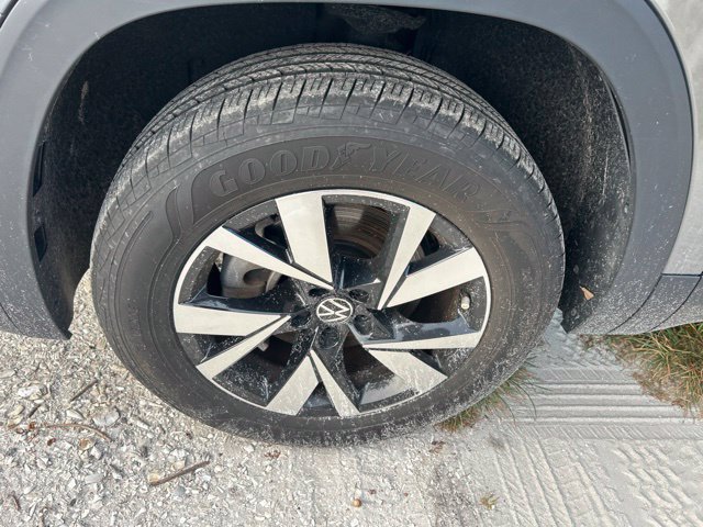 Used 2023 Volkswagen Atlas Cross Sport SE AWD/4WD image 19