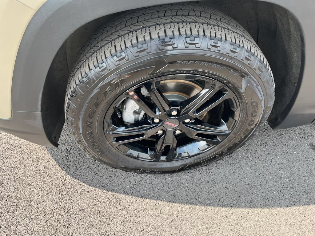 Used 2023 GMC Terrain AT4 AWD/4WD image 9