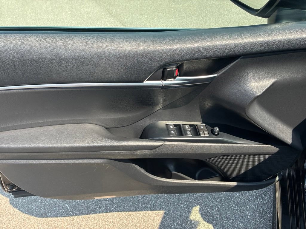 Used 2018 Toyota Camry SE w/ Moonroof Package FWD image 16