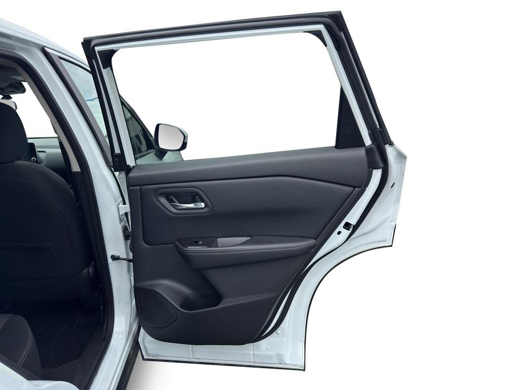 Used 2024 Nissan Rogue SV image 16