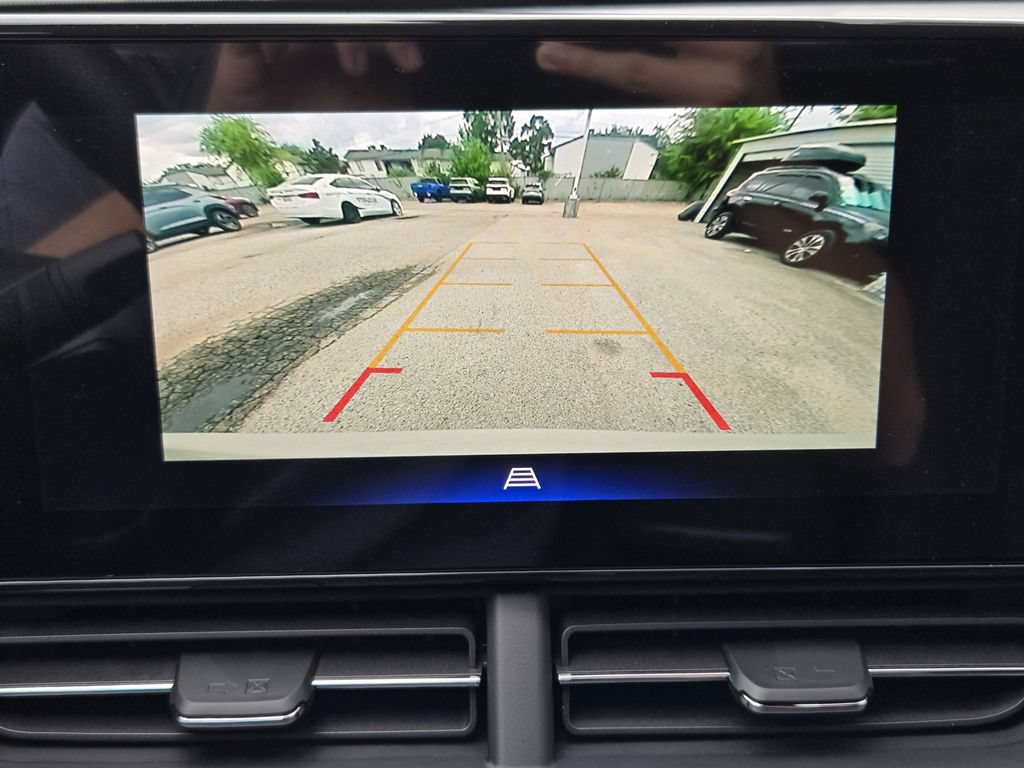New 2026 Chevrolet Trax RS w/ Sunroof Package FWD image 19