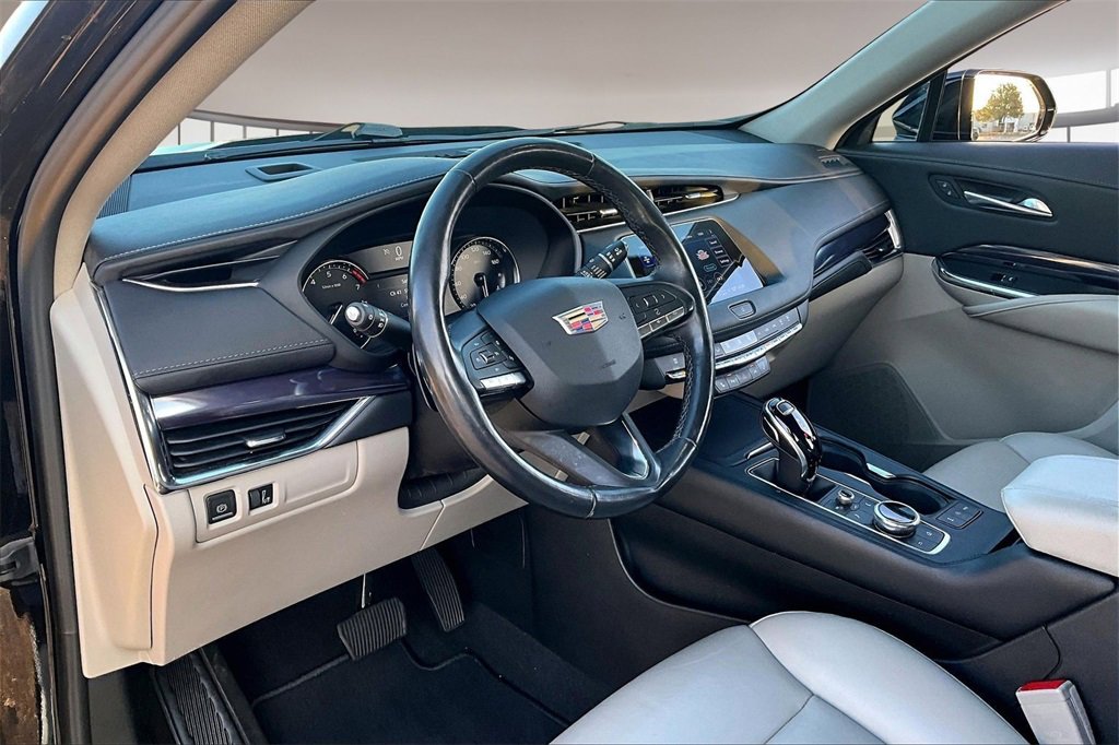 Used 2023 Cadillac XT4 Luxury w/ Cold Weather Package image 13