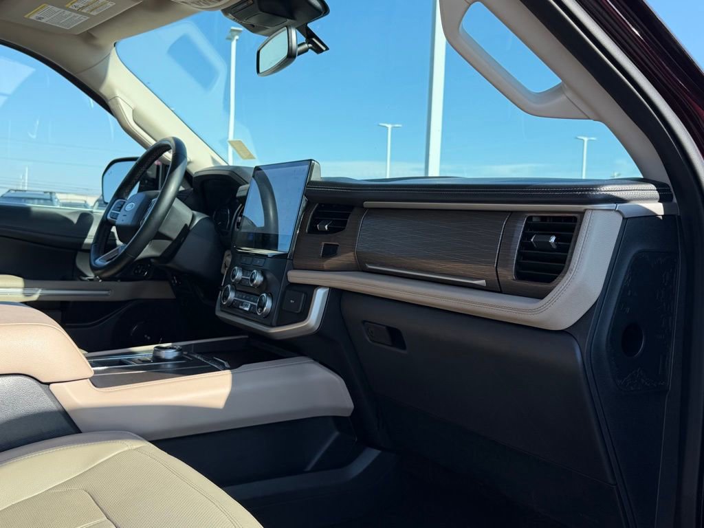 Used 2024 Ford Expedition Limited image 24