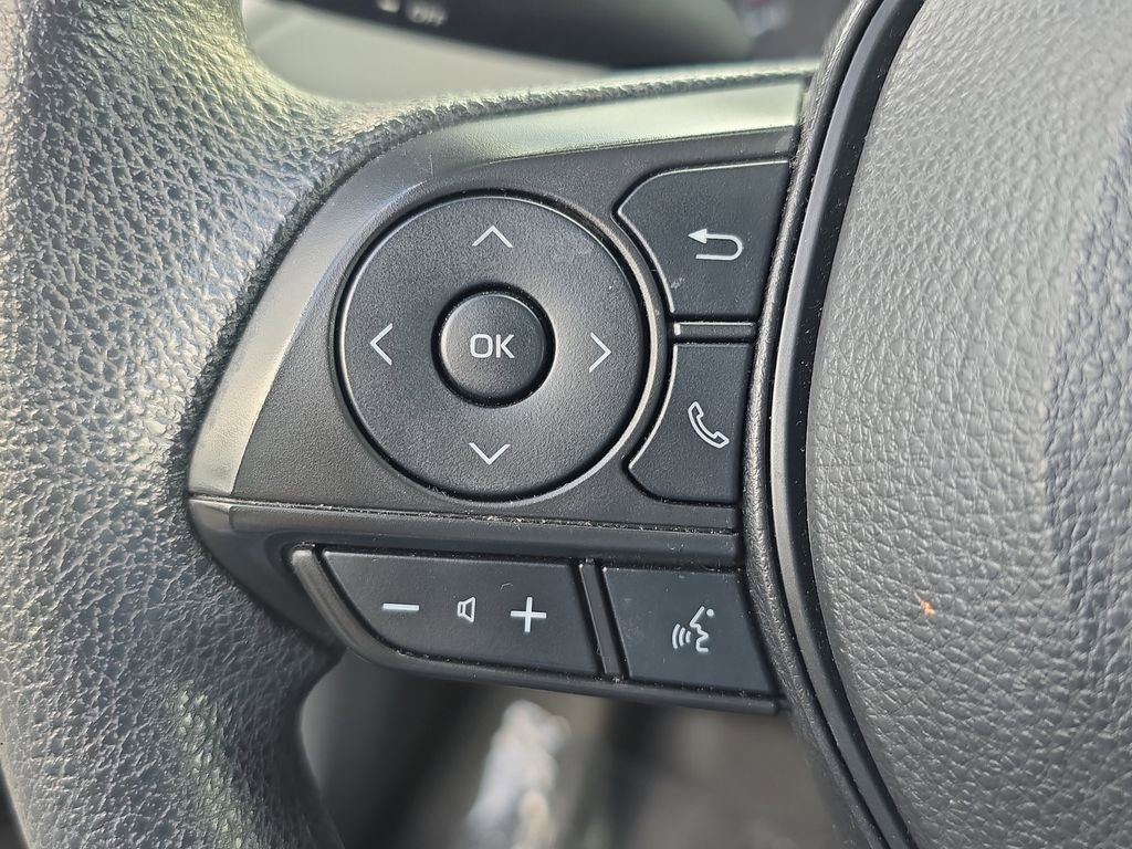 Used 2022 Toyota Corolla Cross L image 19