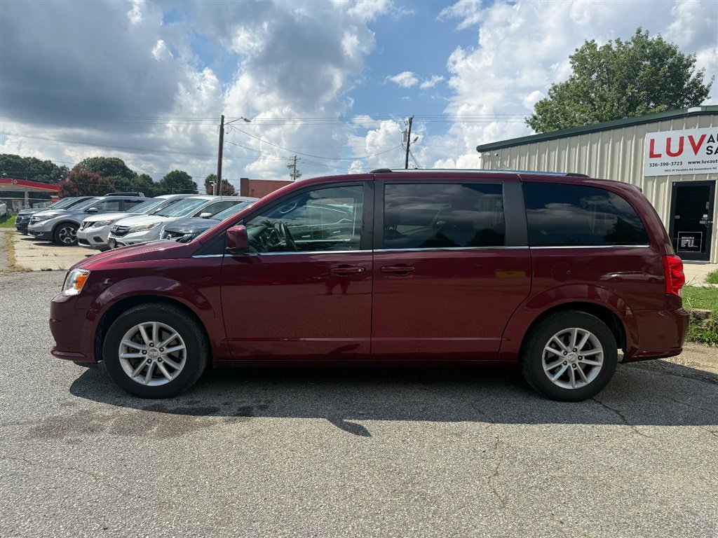 Used 2018 Dodge Grand Caravan SXT image 2