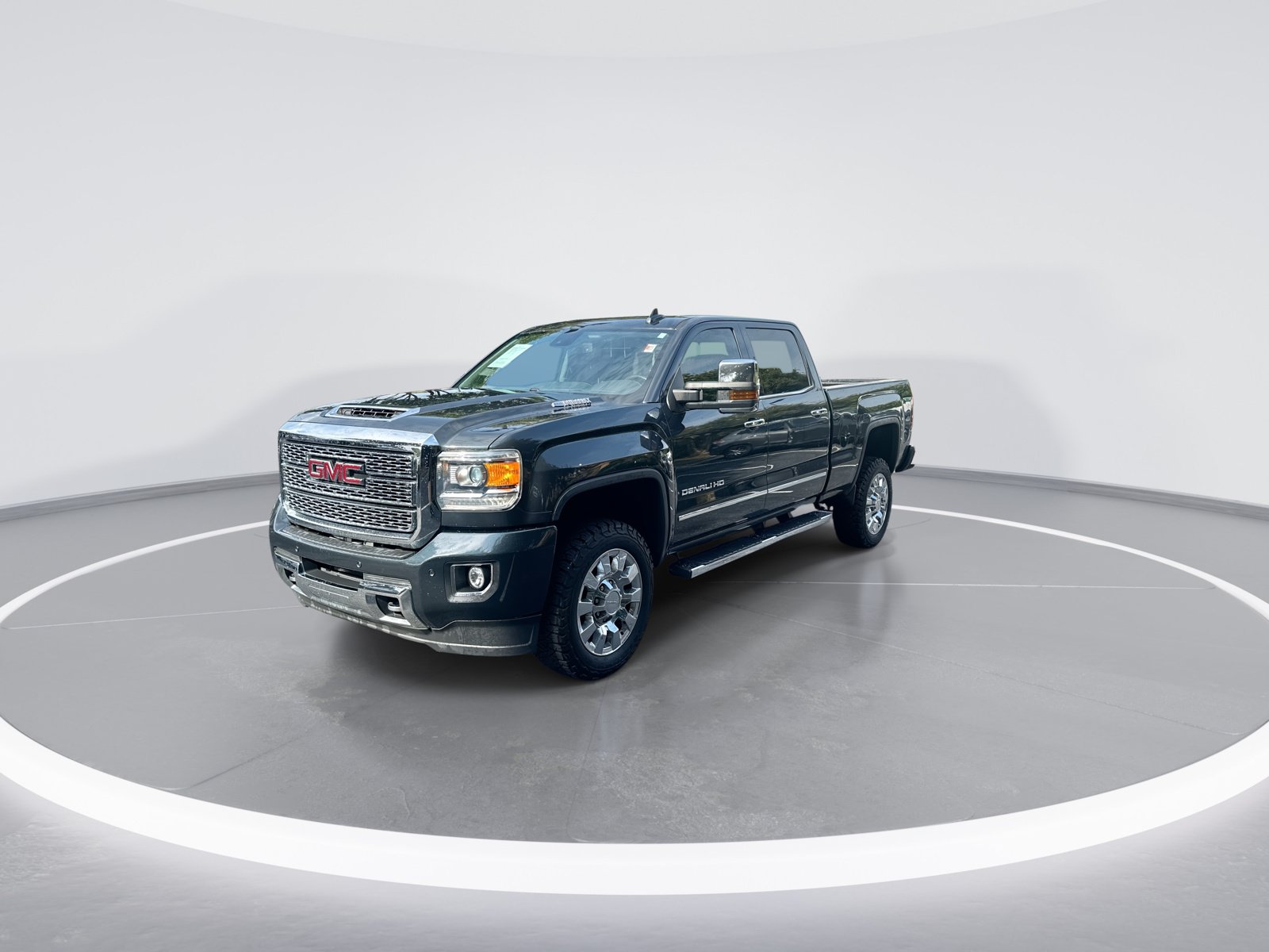 Used 2019 GMC Sierra 2500 Denali w/ Duramax Plus Package AWD/4WD image 5