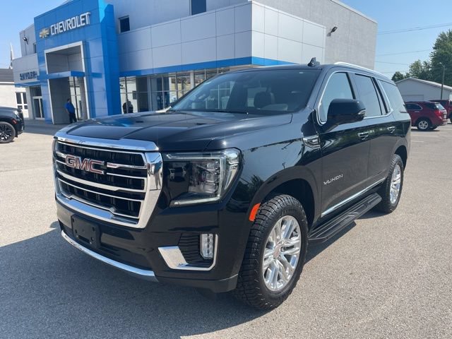 Used 2023 GMC Yukon SLT w/ SLT Premium Package AWD/4WD image 2