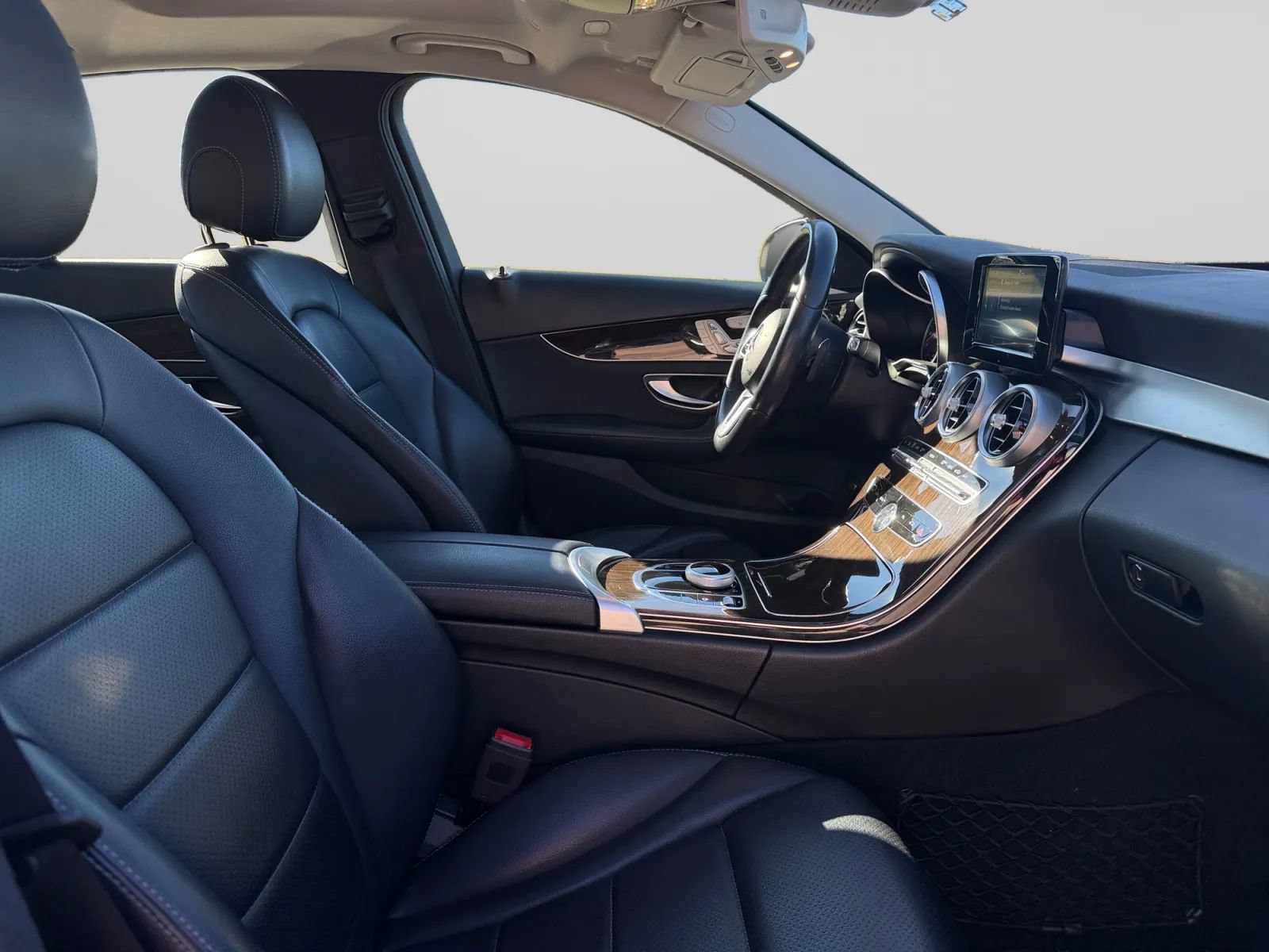 Used 2019 Mercedes-Benz C 300 4MATIC Sedan image 34