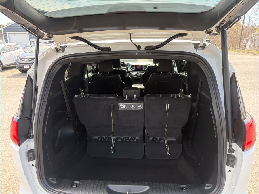 Used 2019 Chrysler Pacifica Touring-L Plus w/ Advanced Safetytec Group FWD image 5
