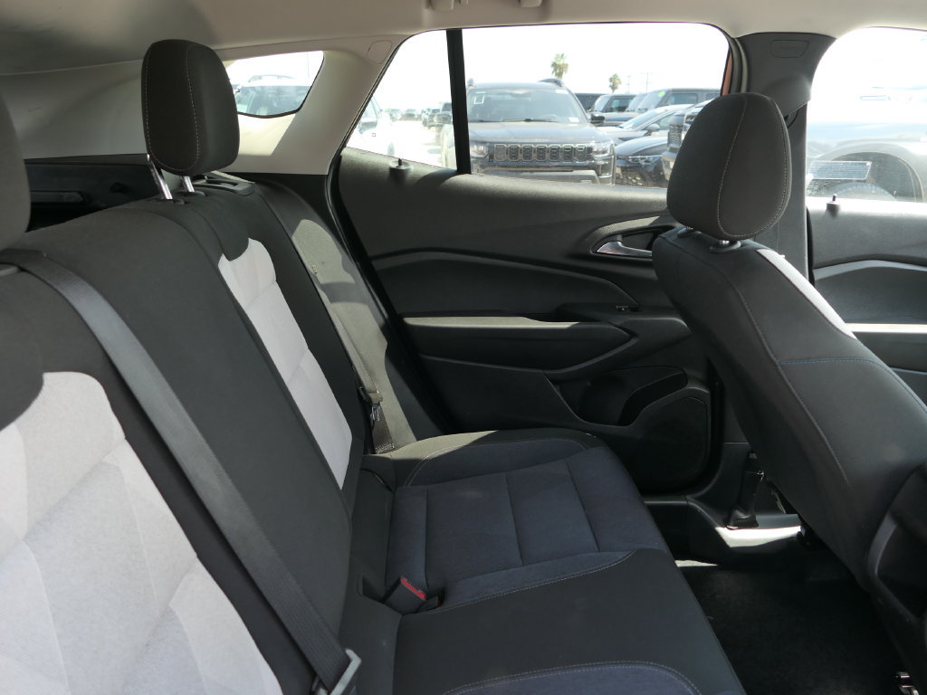 Used 2024 Chevrolet Trax LS w/ LS Convenience Package FWD image 18