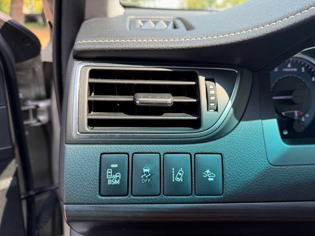 Used 2016 Toyota Camry XLE w/ Moonroof Package FWD image 14