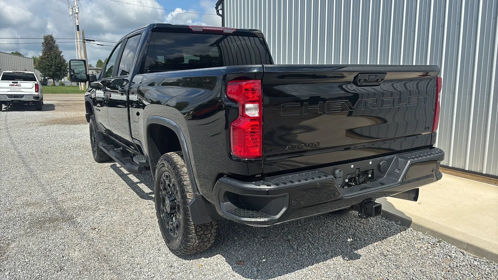 Used 2022 Chevrolet Silverado 2500 LT w/ Midnight Edition AWD/4WD image 3