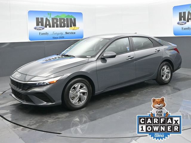 Used 2025 Hyundai Elantra SE image 1