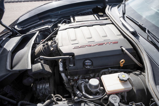 Used 2018 Chevrolet Corvette Stingray Coupe w/ 1LT image 15