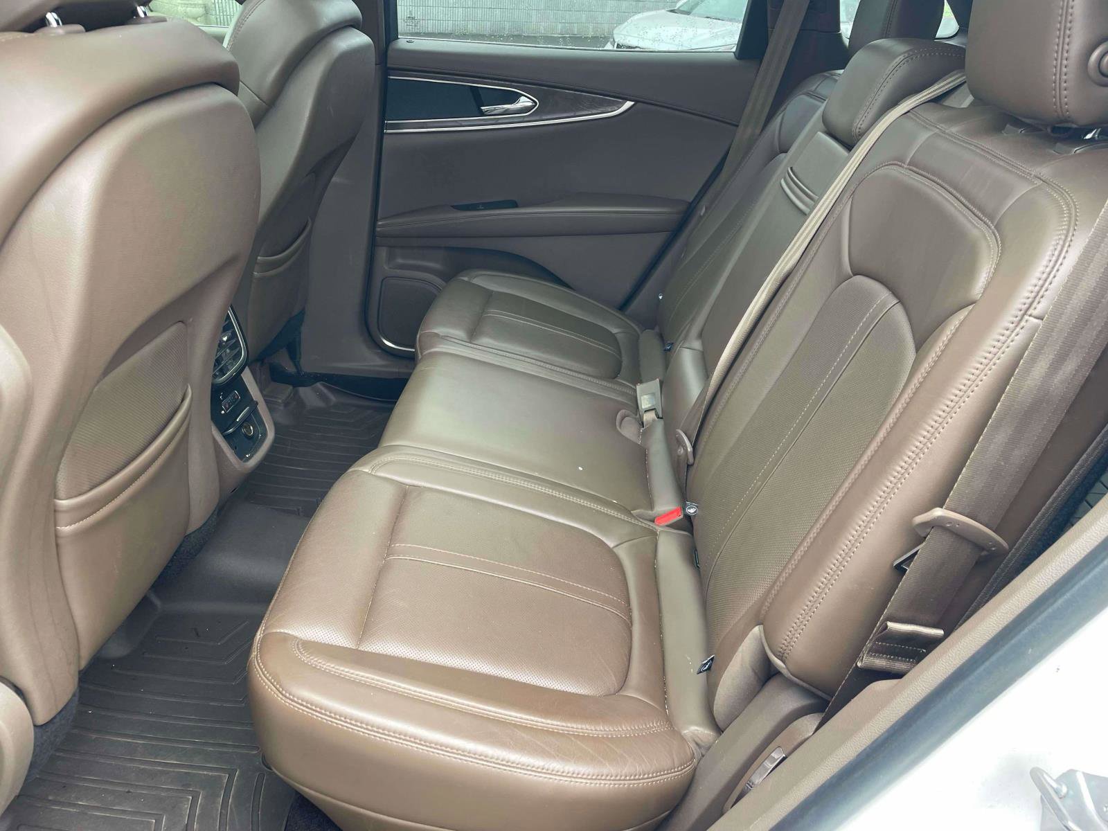 Used 2017 Lincoln MKX Reserve w/ Driver Assistance Package AWD/4WD image 6