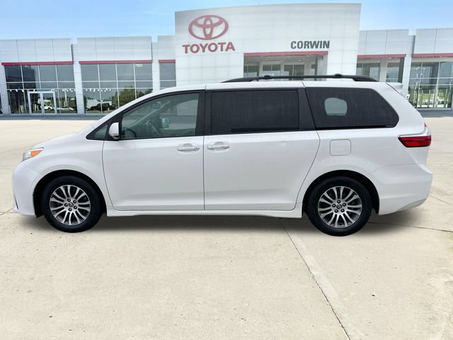 Used 2019 Toyota Sienna XLE FWD image 2