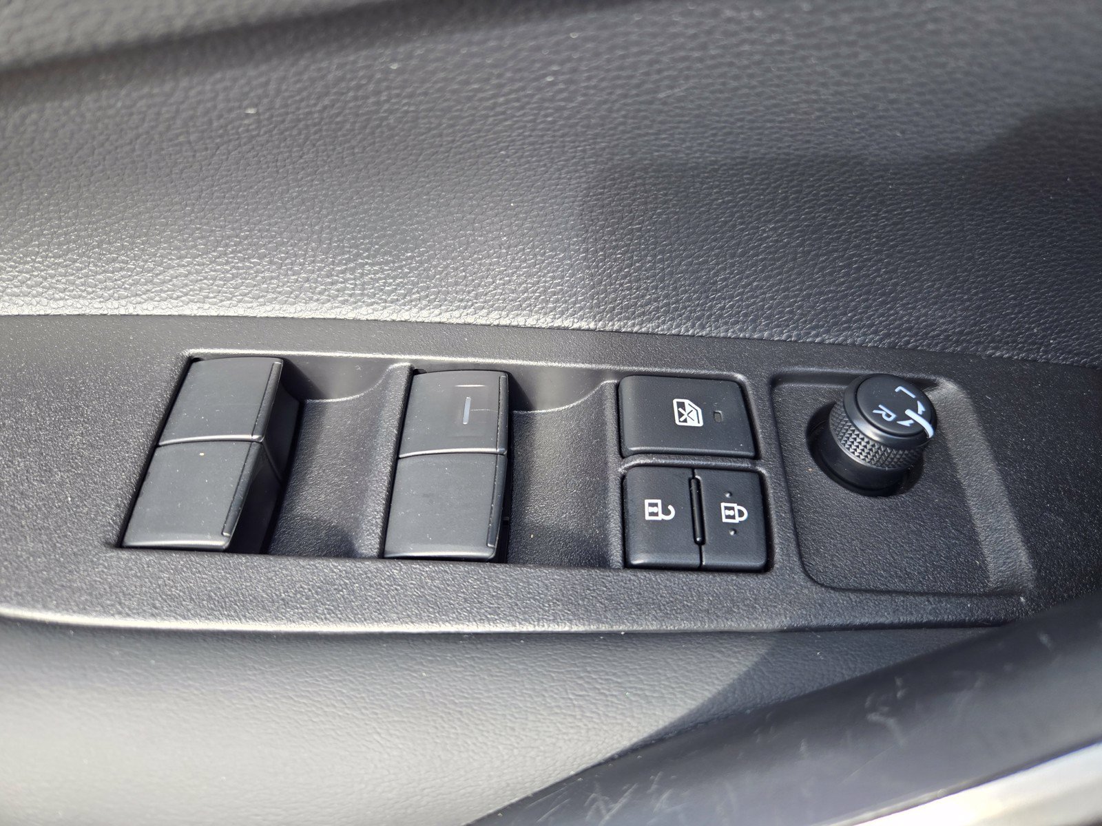 Used 2025 Toyota Corolla SE FWD image 23