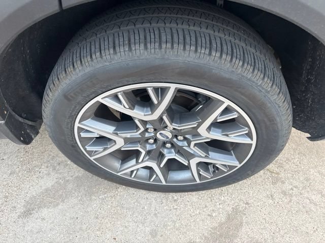 Used 2025 Ford Explorer Platinum w/ Ultimate Package AWD/4WD image 2