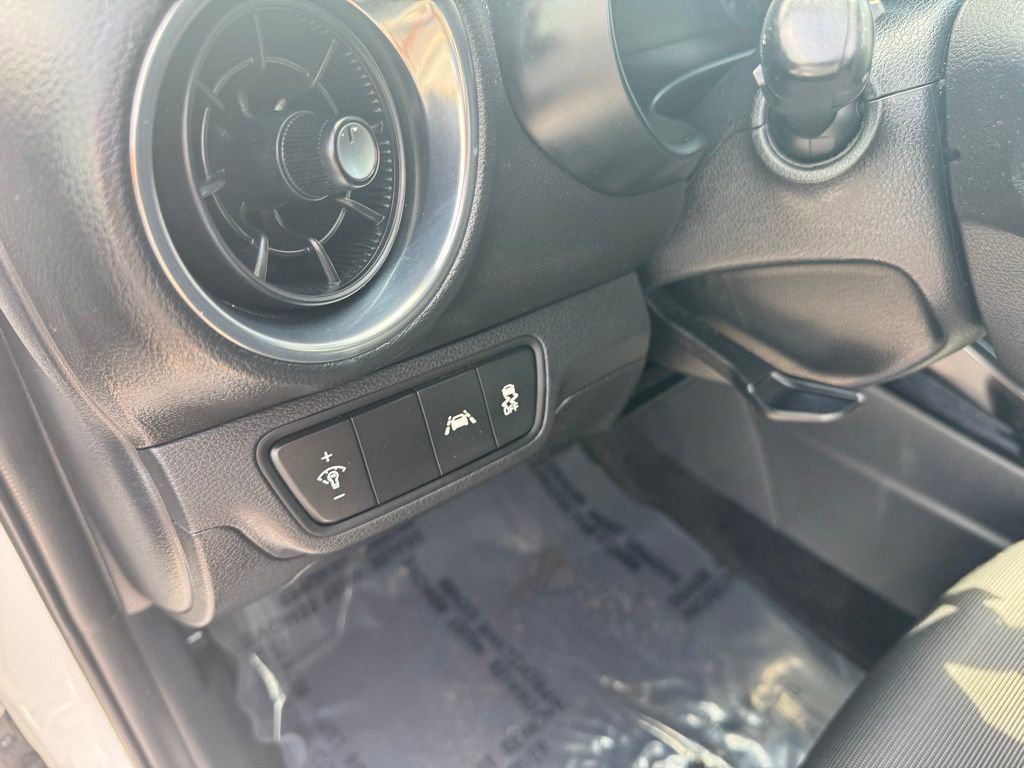 Used 2019 Kia Forte S w/ S Premium Package FWD image 11