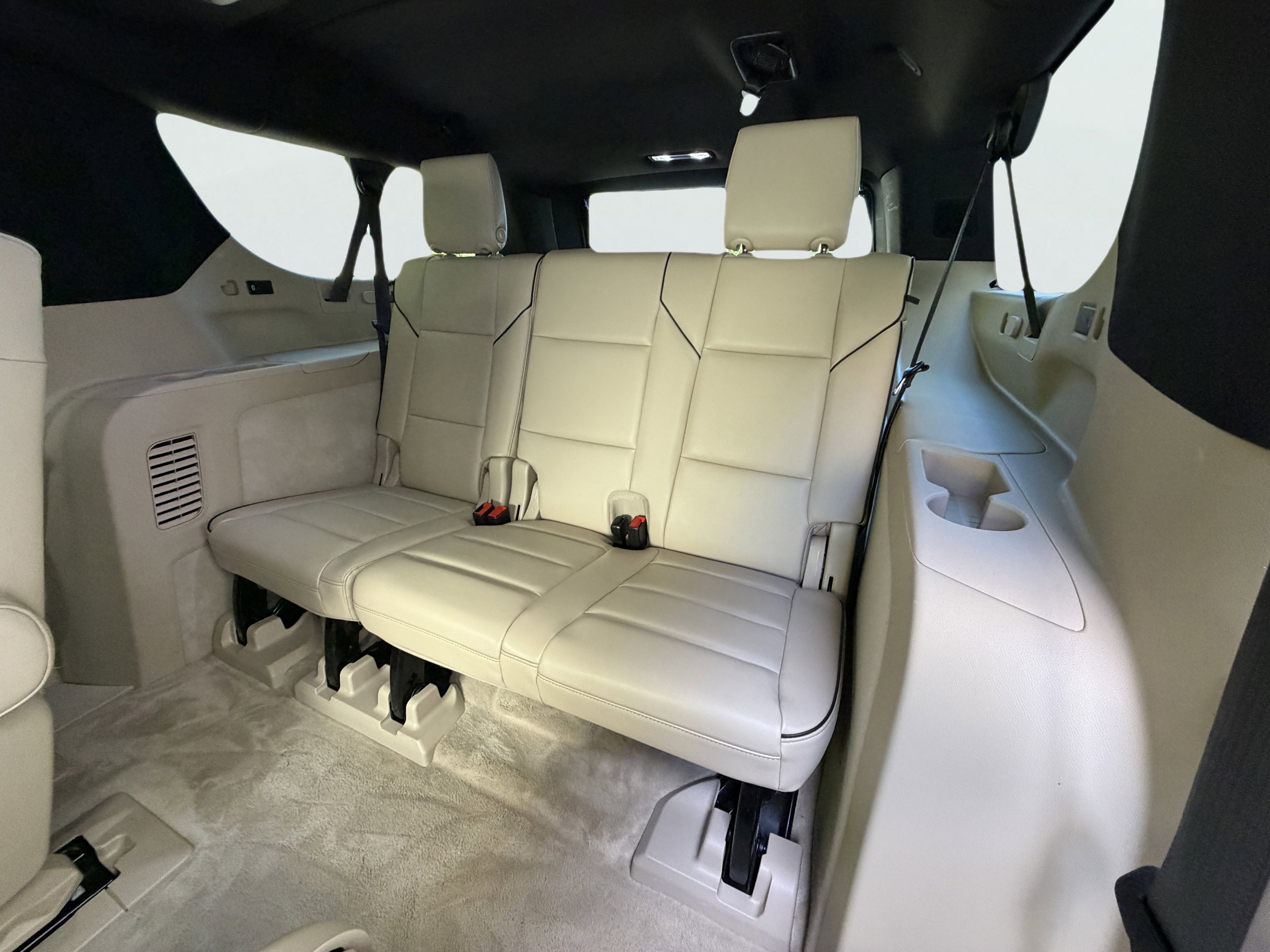 Used 2021 Cadillac Escalade ESV Premium Luxury w/ LPO, Illumination Package image 24