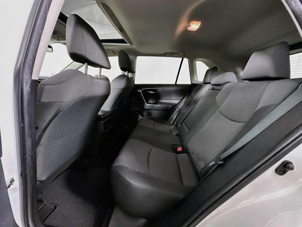 Used 2021 Toyota RAV4 XLE w/ Convenience Package FWD image 17