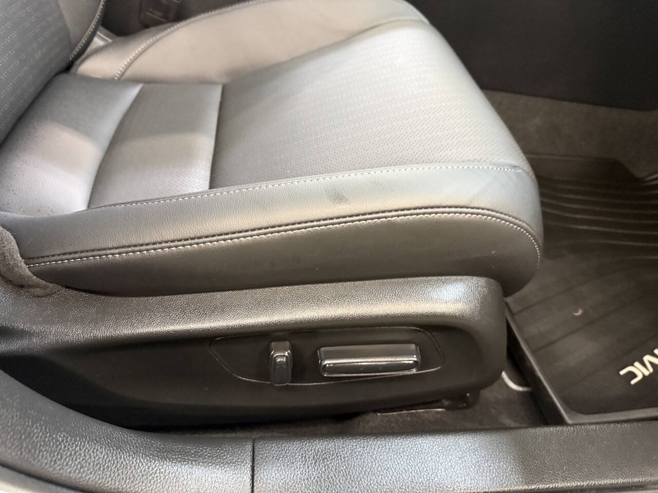 Used 2023 Honda Civic Touring image 38