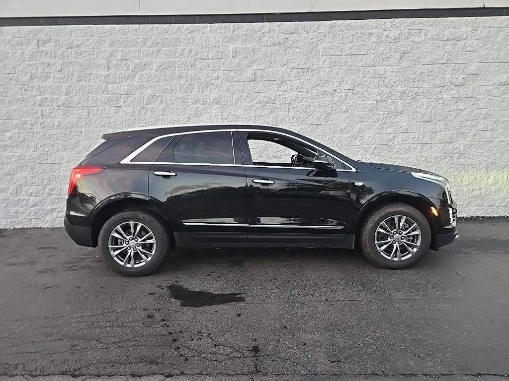 Certified 2022 Cadillac XT5 Premium Luxury w/ LPO, Floor Liner Package AWD/4WD image 5