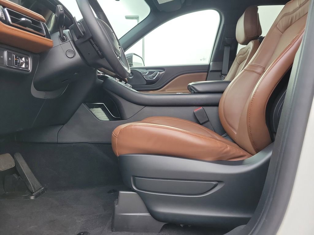 Certified 2020 Lincoln Aviator Reserve w/ Elements Package Plus image 17