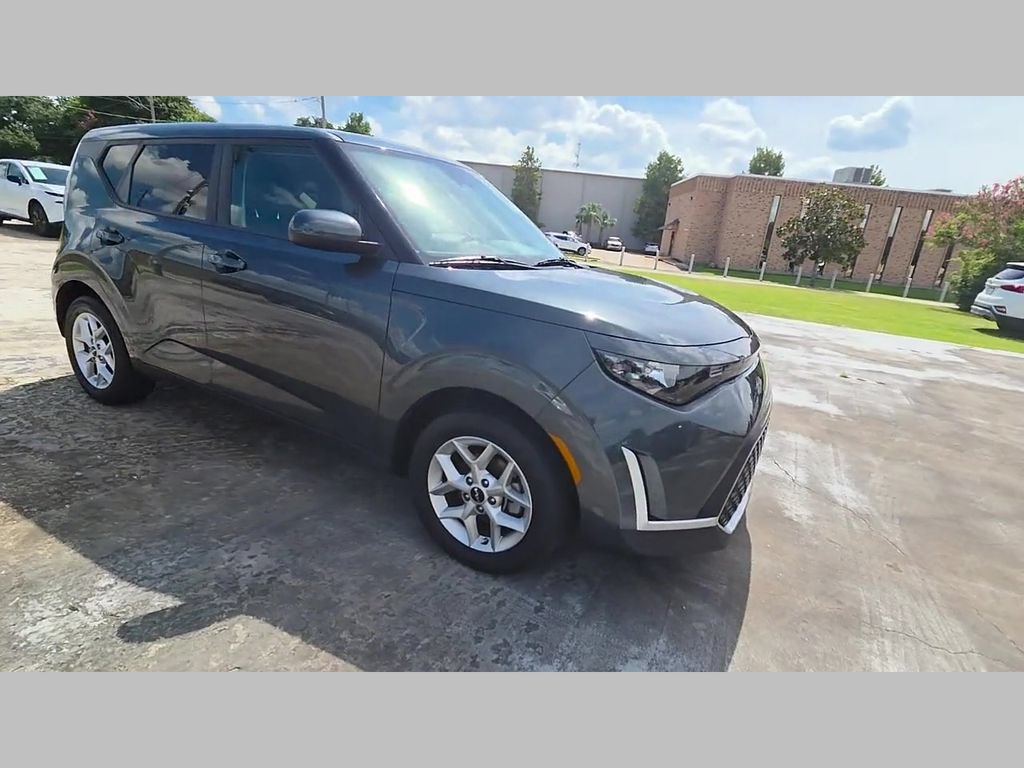 Used 2025 Kia Soul LX w/ LX Technology Package FWD image 37