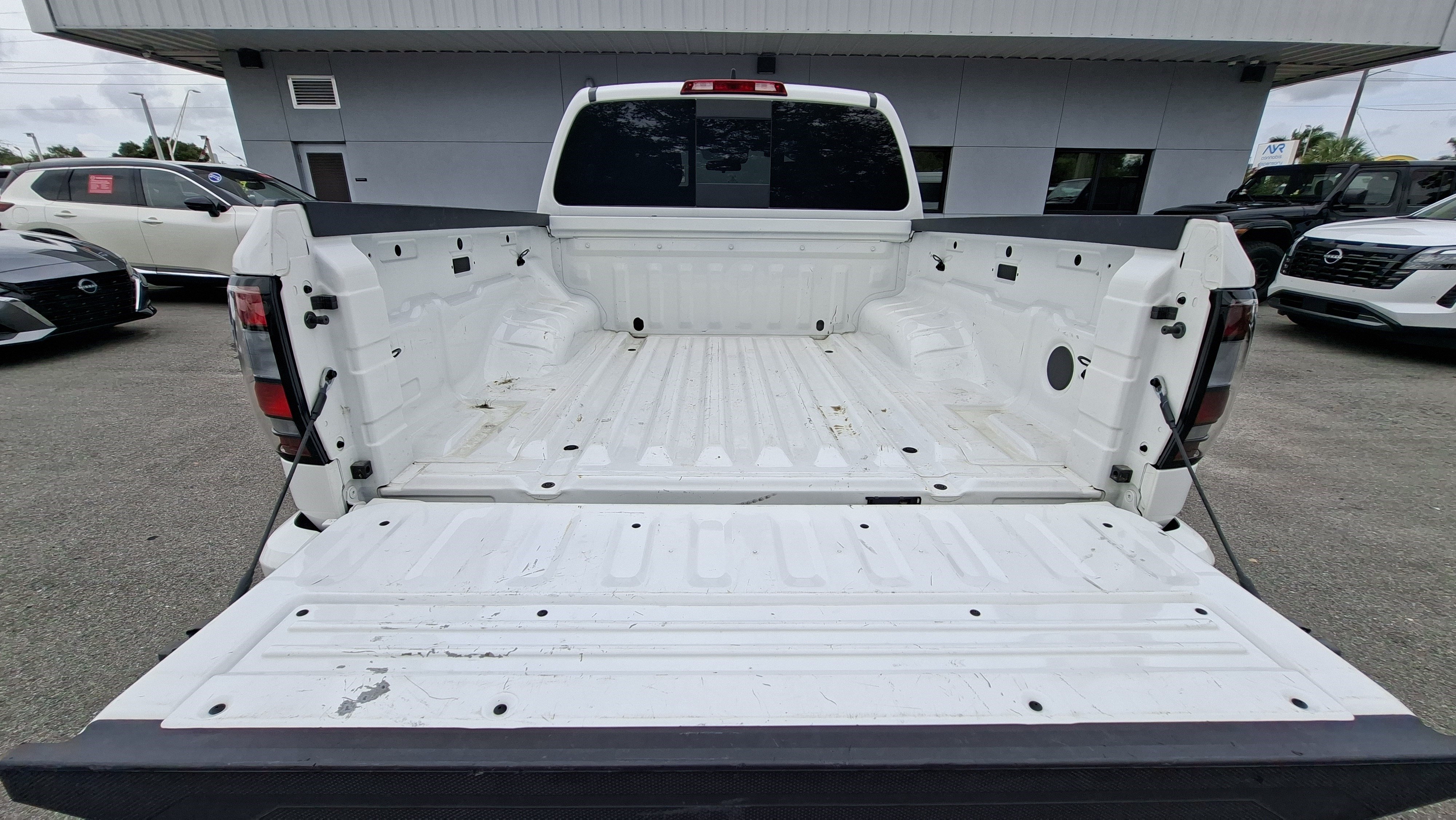 Used 2023 Nissan Frontier PRO-4X w/ Technology Package AWD/4WD image 21