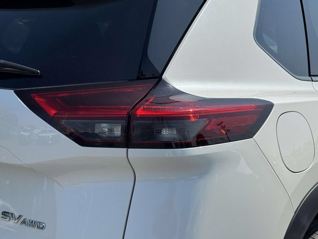 Used 2021 Nissan Rogue SV AWD/4WD image 9