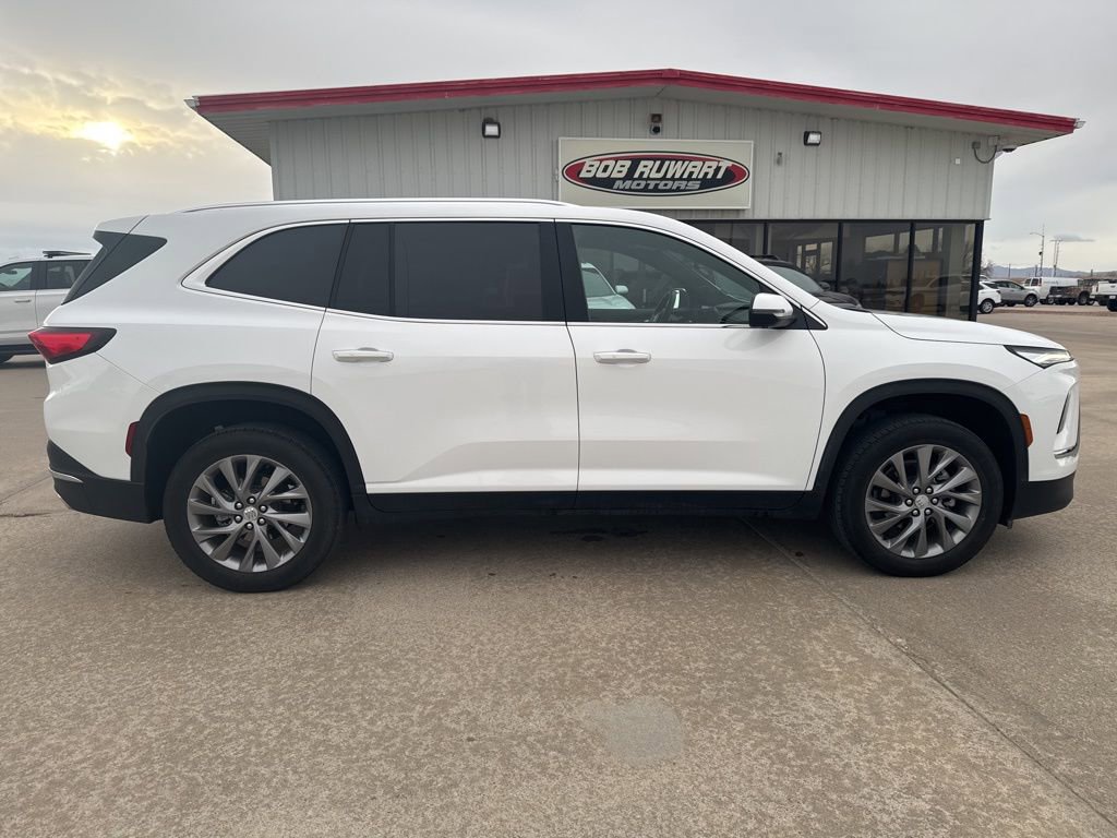Used 2025 Buick Enclave Preferred image 6