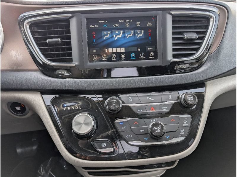 Used 2018 Chrysler Pacifica LX FWD image 21