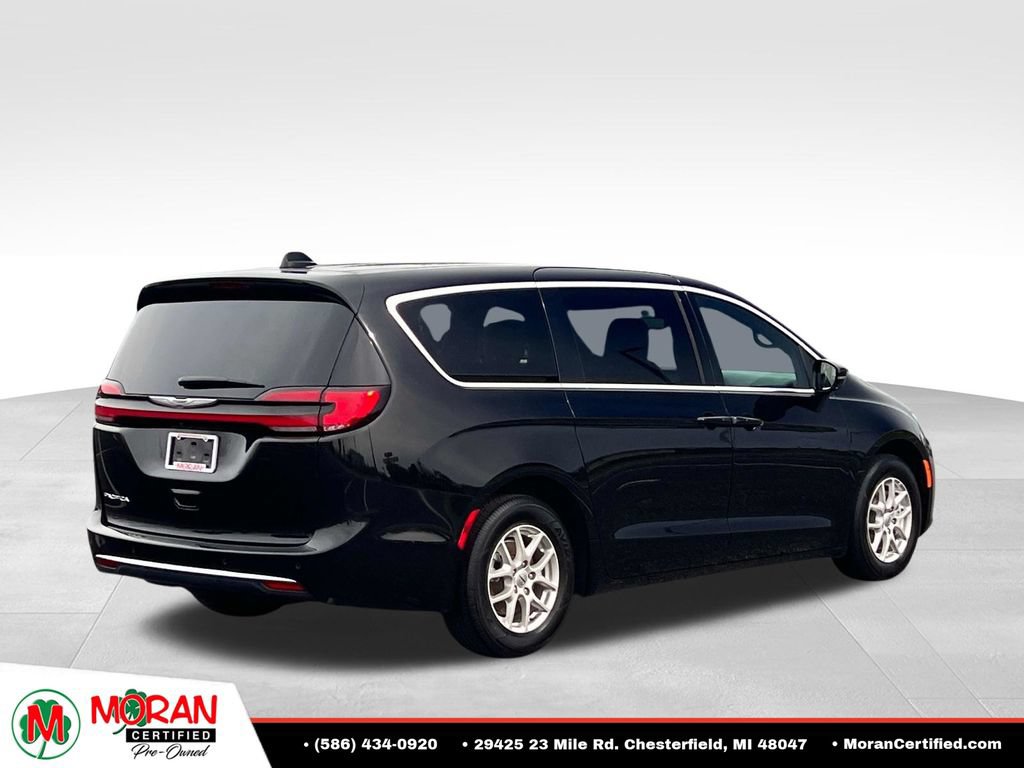 Used 2025 Chrysler Pacifica Select FWD image 5