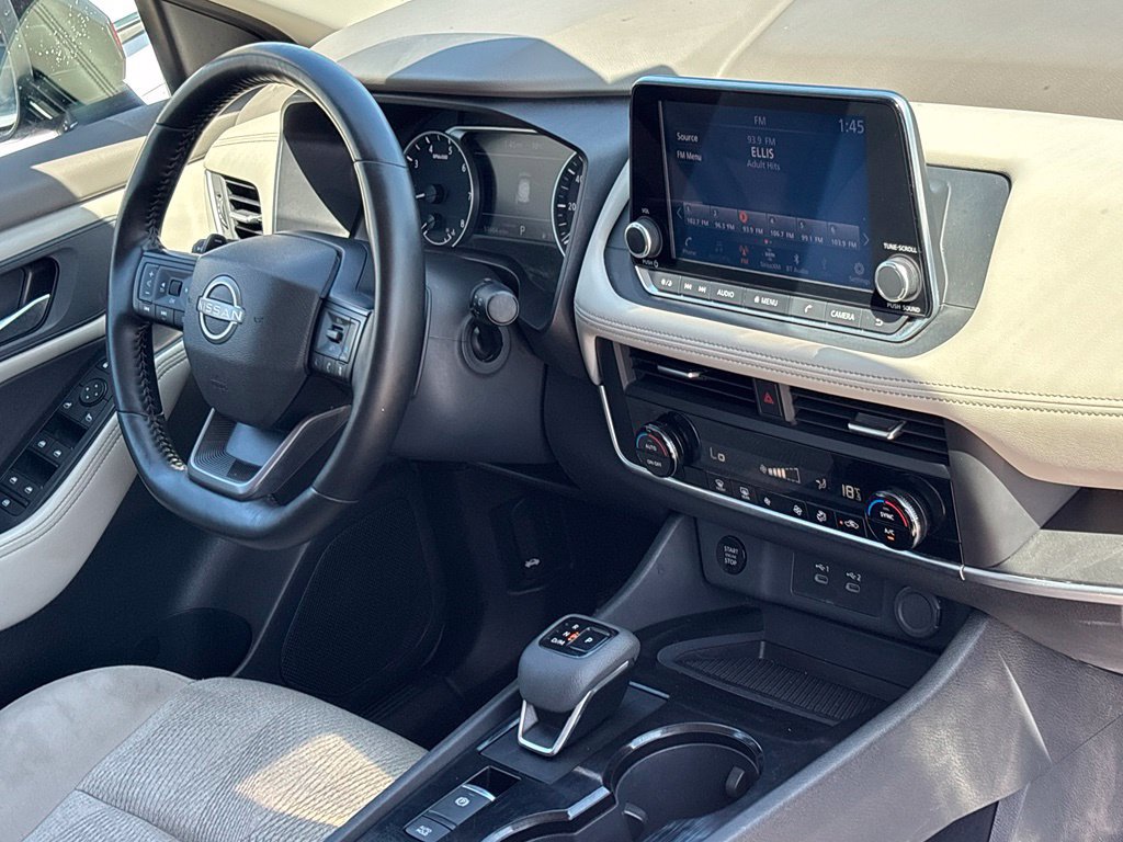 Used 2025 Nissan Rogue SV FWD image 25