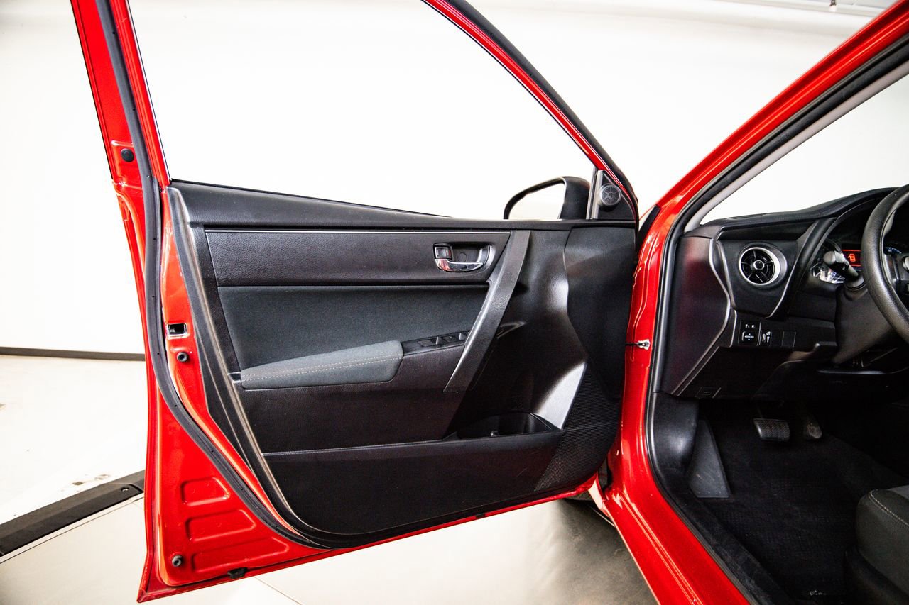 Used 2018 Toyota Corolla LE image 22