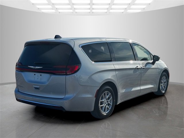 Certified 2024 Chrysler Pacifica Touring-L image 7