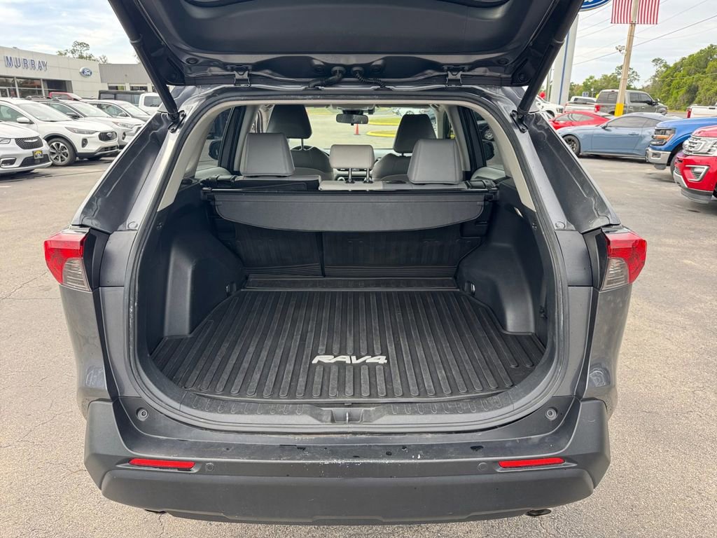 Used 2022 Toyota RAV4 XLE Premium image 27