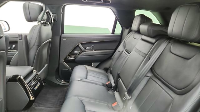 Used 2025 Land Rover Range Rover Sport SE image 30