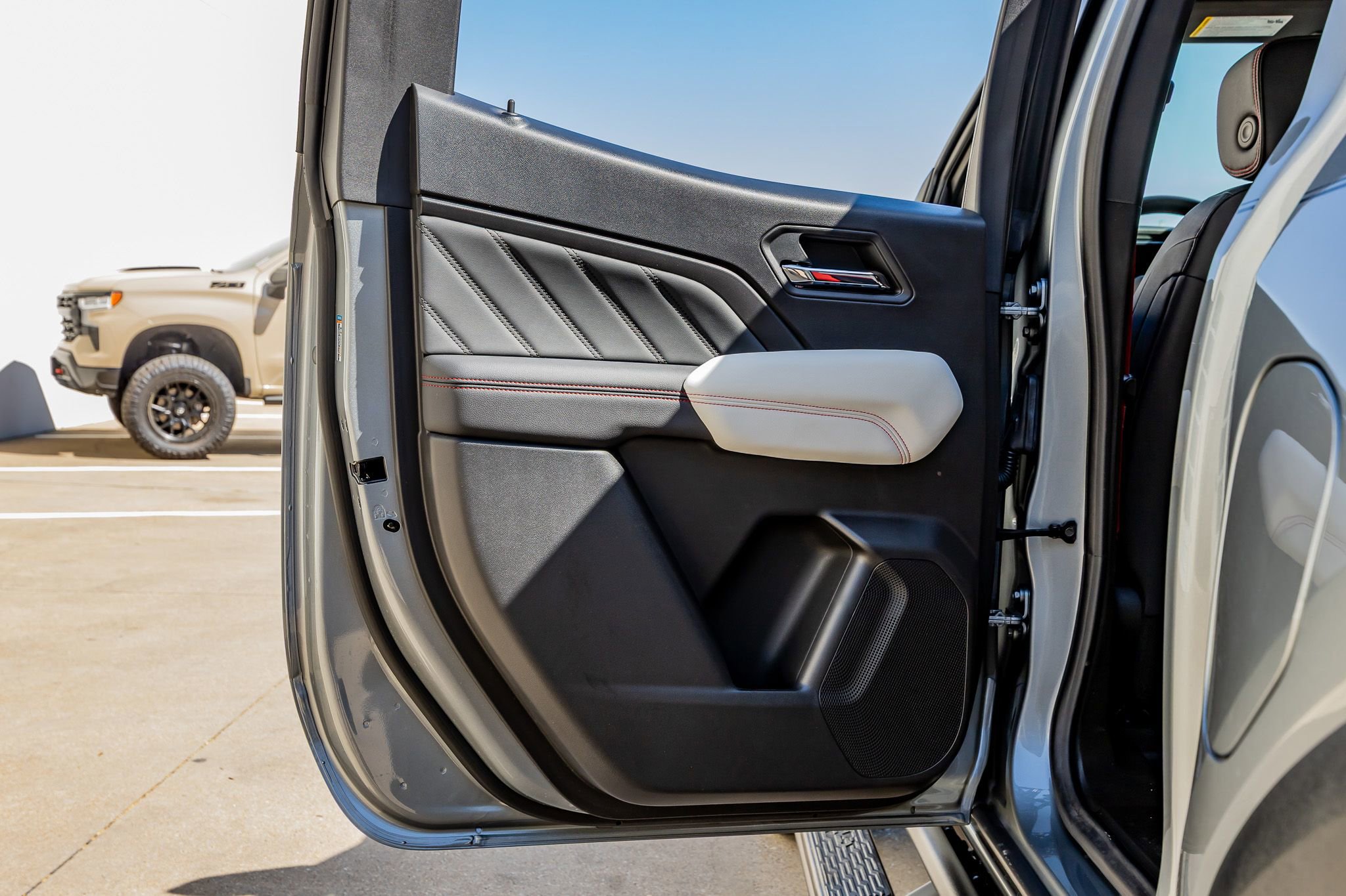 Used 2024 GMC Canyon AT4X image 38