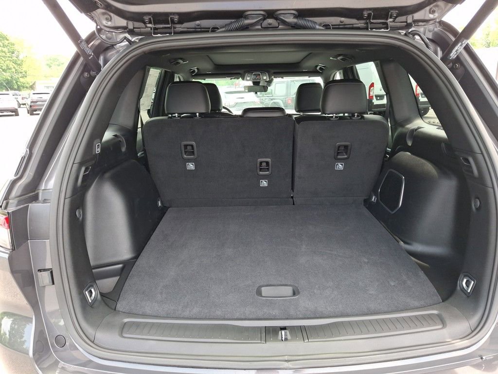 New 2025 Jeep Grand Cherokee Limited w/ Black Appearance Package image 14