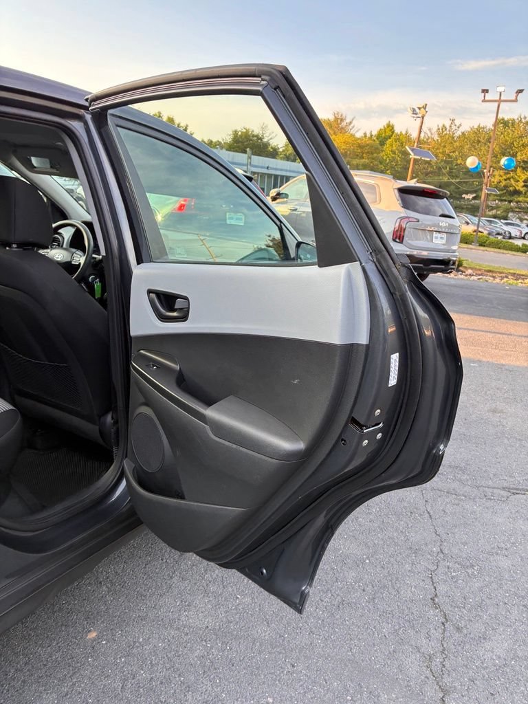 Used 2021 Hyundai Kona SE FWD image 43