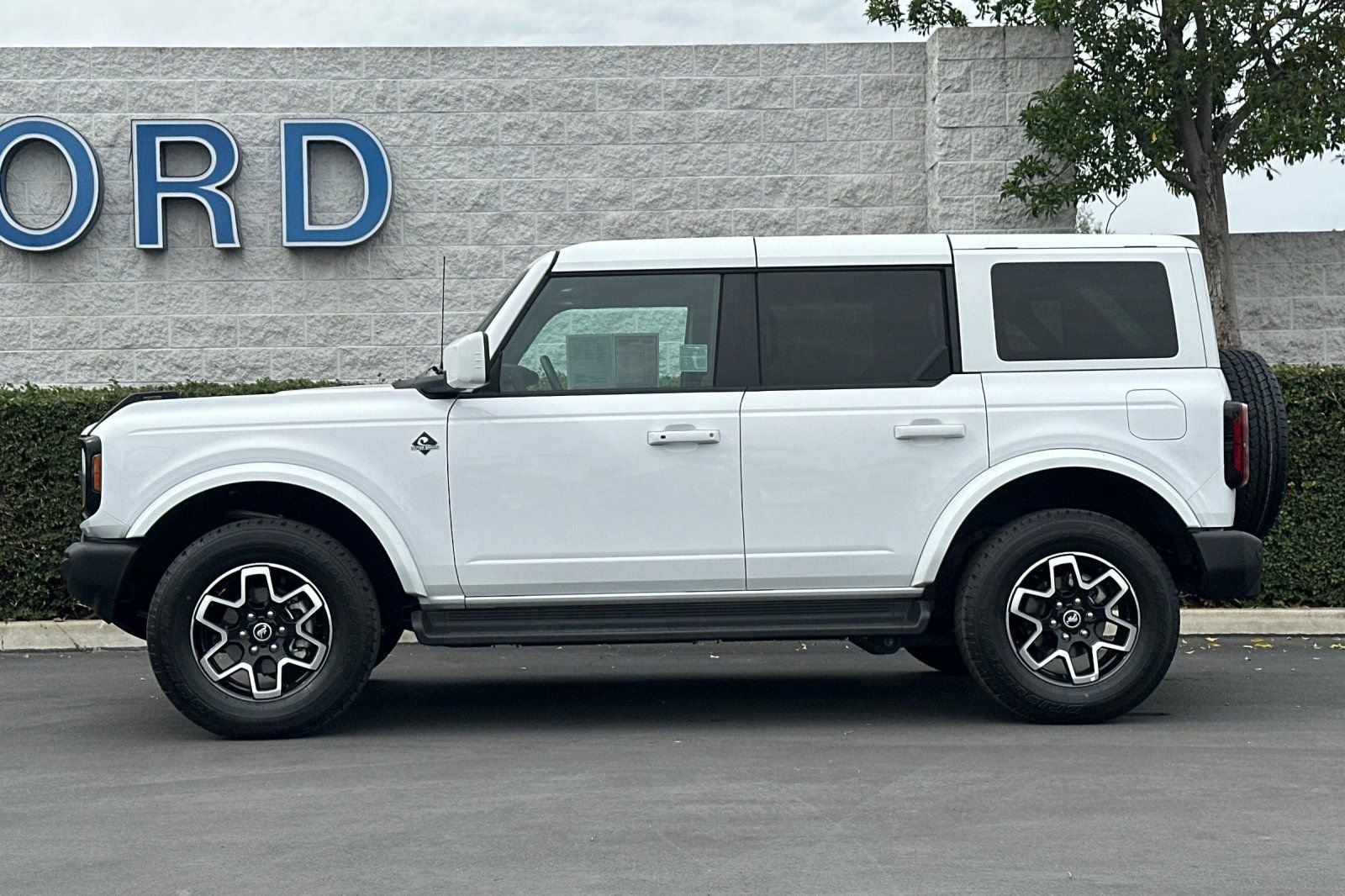 Used 2025 Ford Bronco Outer Banks image 7