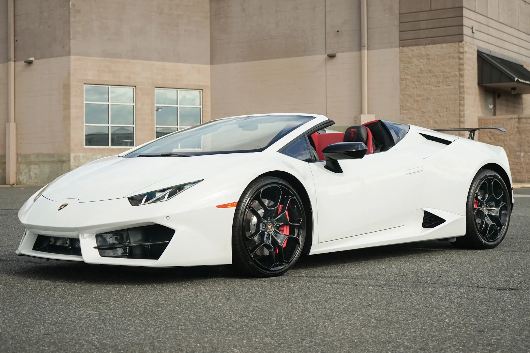 Used 2018 Lamborghini Huracan LP 580-2 image 4