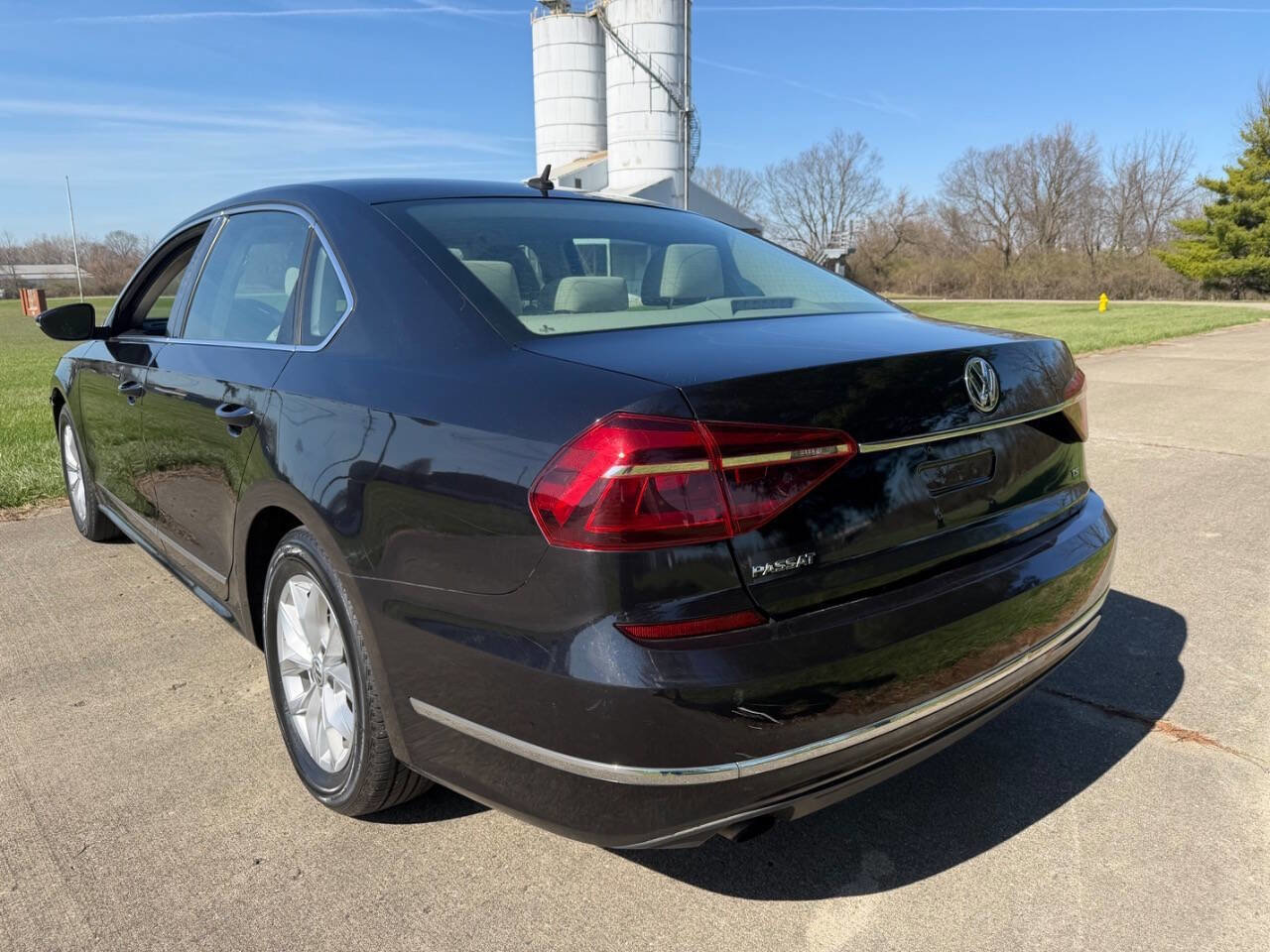 Used 2017 Volkswagen Passat 1.8T S image 6