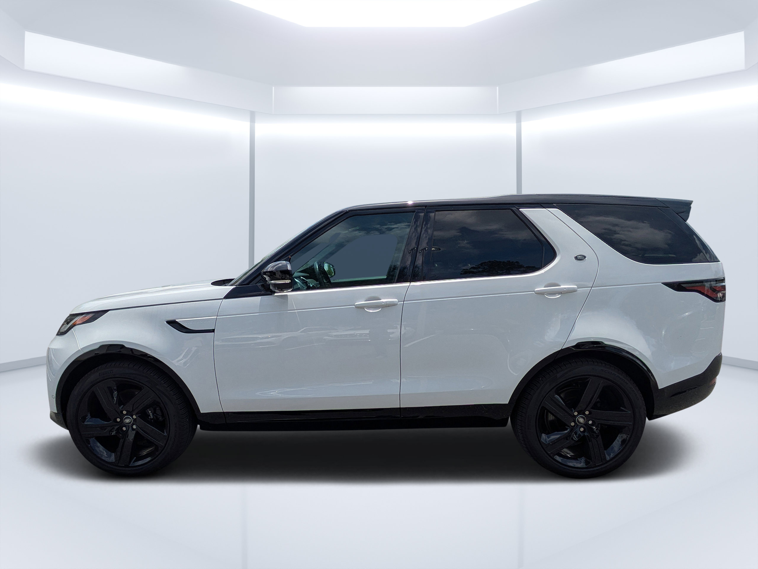 Used 2025 Land Rover Discovery Metropolitan Edition AWD/4WD image 6