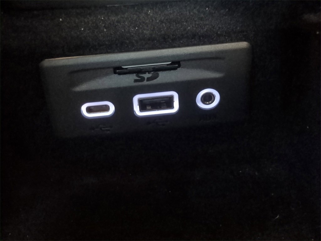 Used 2023 Chevrolet Corvette Stingray w/ Z51 Performance Package image 25