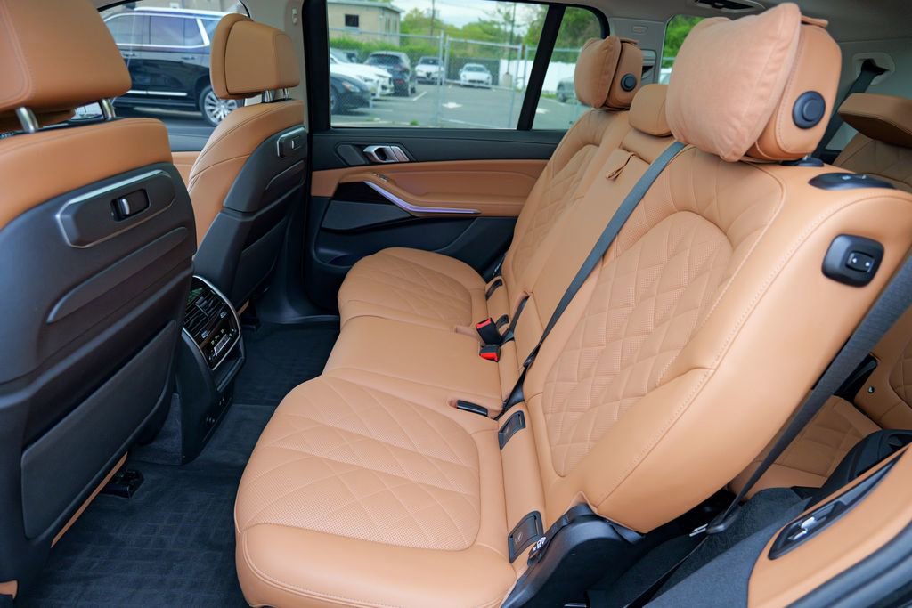 Used 2024 BMW X7 xDrive40i w/ Executive Package AWD/4WD image 28